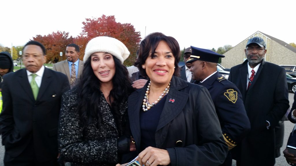 Cher Visits with Flint Mayor and Workers at Water Distribution Site