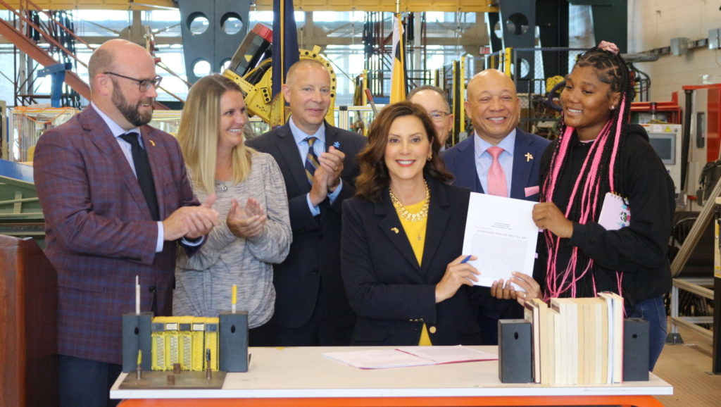 Governor signs $19.1 billion education budget in Flint