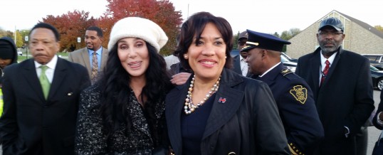 Cher Visits with Flint Mayor and Workers at Water Distribution Site